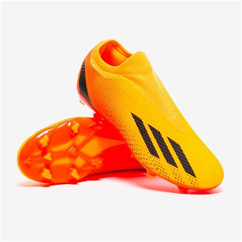 botines de fútbol adidas.